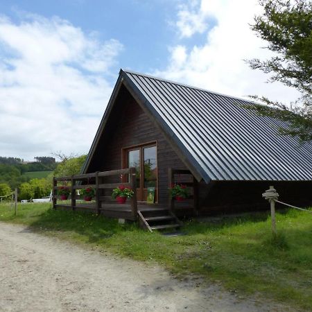 Chalet Familial Pres De Vichy, Terrasse, Animaux Acceptes - Fr-1-489-274 Le Vernet  Exterior foto
